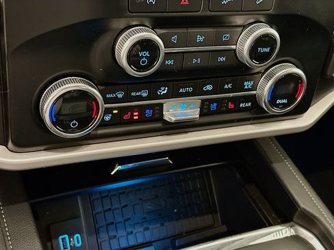 Used 2024 Ford Expedition Max XLT image 24