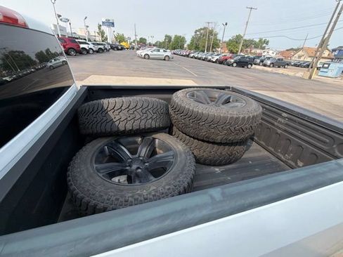 Used 2018 RAM 1500 Express w/ Express Value Package AWD/4WD image 10
