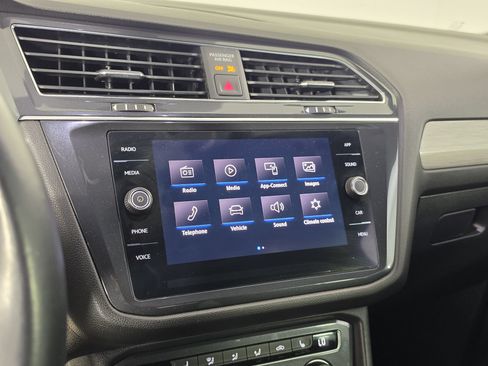 Used 2020 Volkswagen Tiguan SE R-Line FWD image 19