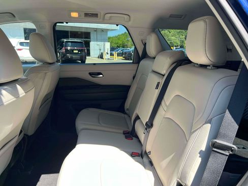 Used 2024 Nissan Pathfinder SL AWD/4WD image 27