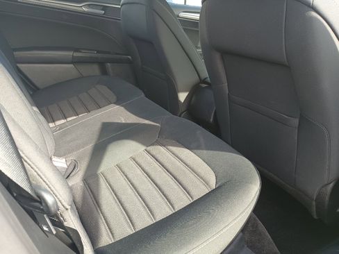 Used 2017 Ford Fusion SE image 24