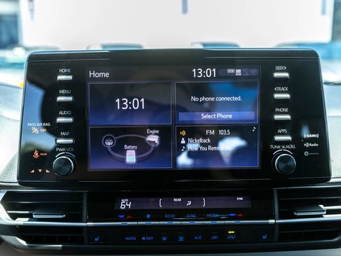 Used 2022 Toyota Sienna XLE AWD/4WD image 26