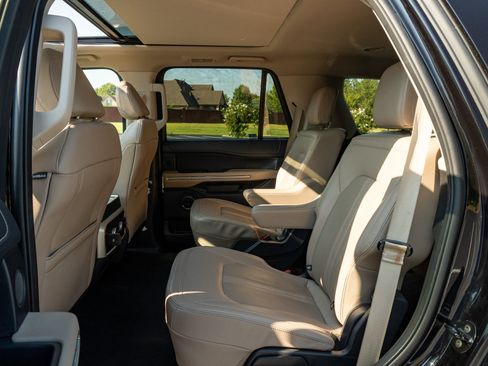 Used 2024 Ford Expedition Limited RWD image 15