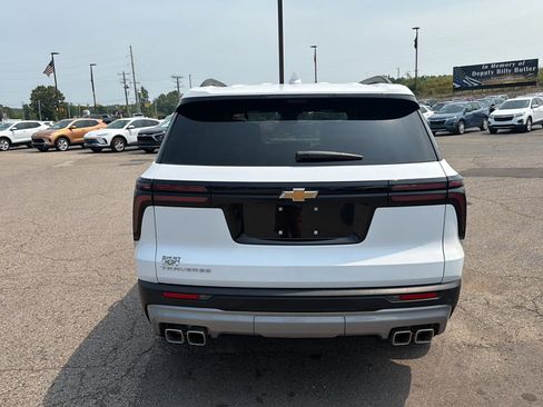 Used 2026 Chevrolet Traverse LT w/ Driver Confidence Package FWD image 5