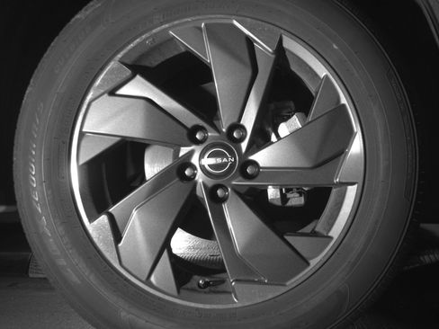 Used 2025 Nissan Rogue SV image 13