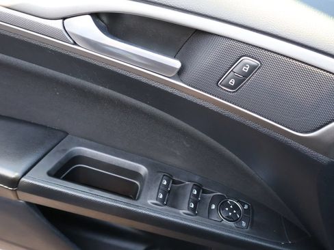 Used 2020 Ford Fusion SE FWD image 40