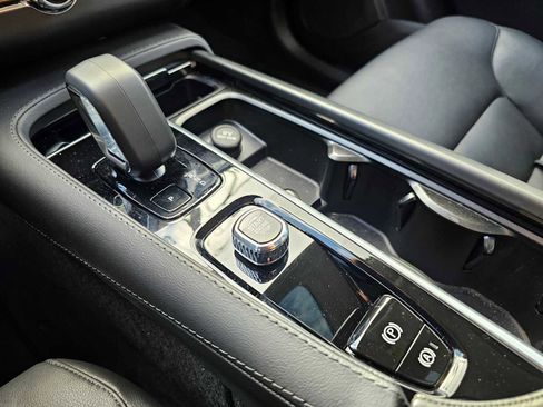 Used 2024 Volvo XC90 B5 Core w/ Protection Package Premier image 38