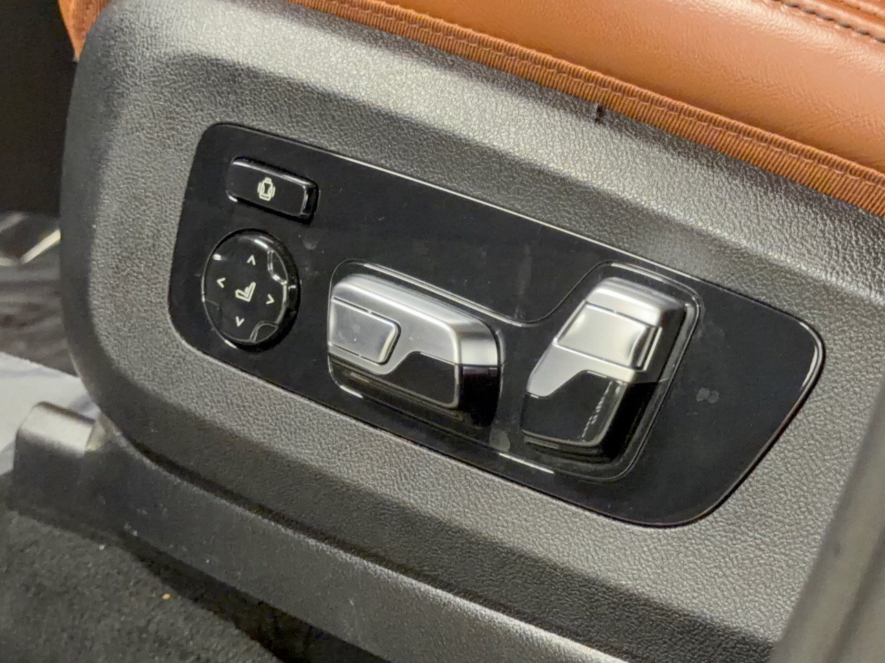 Used 2022 BMW ALPINA XB7 AWD/4WD image 16