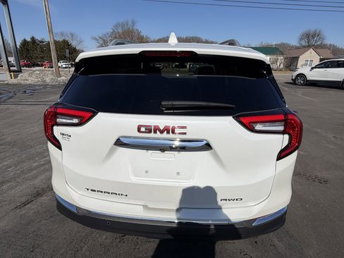 Used 2024 GMC Terrain SLT w/ Infotainment Package II image 6