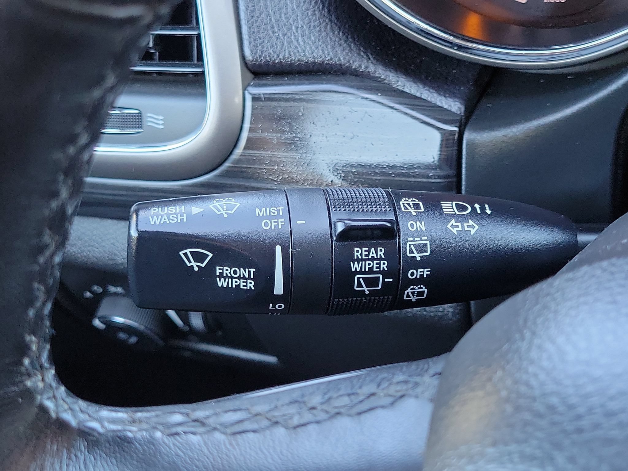 Used 2019 Jeep Grand Cherokee Laredo w/ Security & Convenience Group AWD/4WD image 13