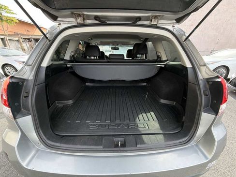 Used 2011 Subaru Outback 2.5i Limited w/ PWR Moonroof Pkg image 23