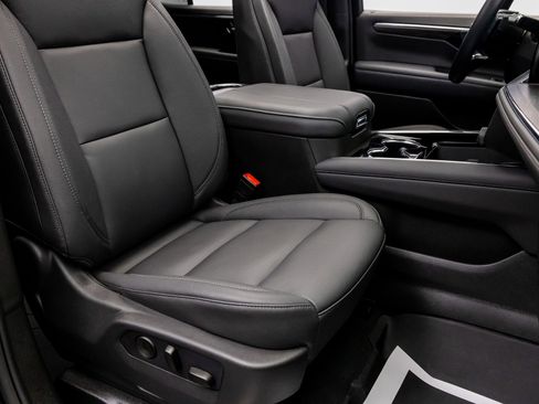 Used 2023 Chevrolet Tahoe Z71 w/ Luxury Package AWD/4WD image 35
