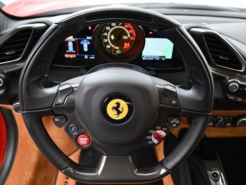 Used 2018 Ferrari 488 GTB RWD image 7