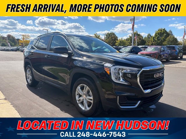 Used 2024 GMC Terrain SLE w/ Driver Convenience Package FWD image 4