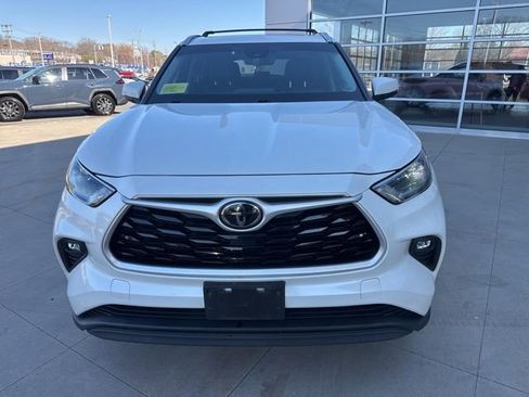 Used 2021 Toyota Highlander XLE image 2
