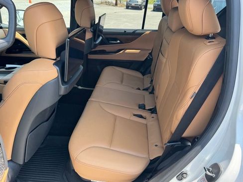 Used 2023 Lexus LX 600 4WD w/ Accessory Package (Z1) image 10