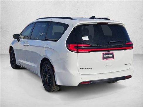 New 2026 Chrysler Pacifica Limited image 7