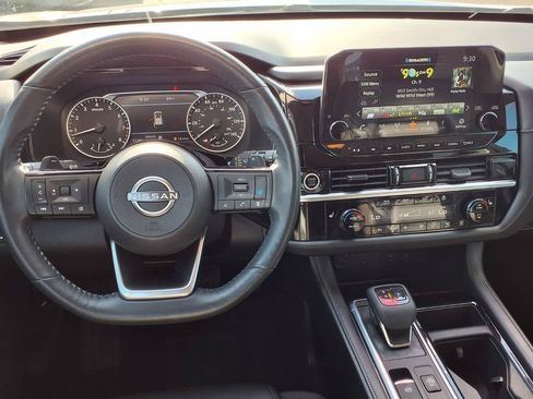 Used 2023 Nissan Pathfinder SL FWD image 13