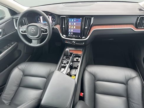 Used 2025 Volvo V60 B5 Cross Country Plus image 33