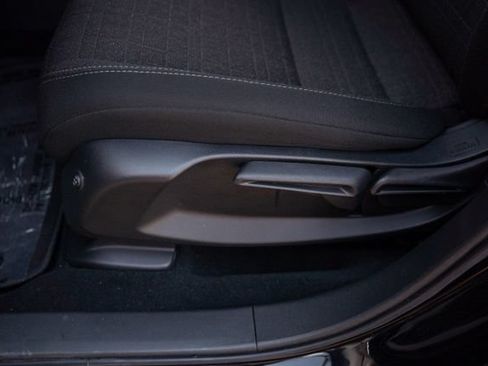Used 2024 Honda HR-V LX image 17