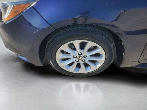 Used 2021 Toyota Corolla LE w/ LE Premium Package image 18