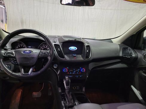 Used 2019 Ford Escape SE image 4