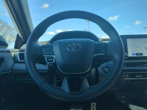 Used 2025 Toyota Camry SE FWD image 23