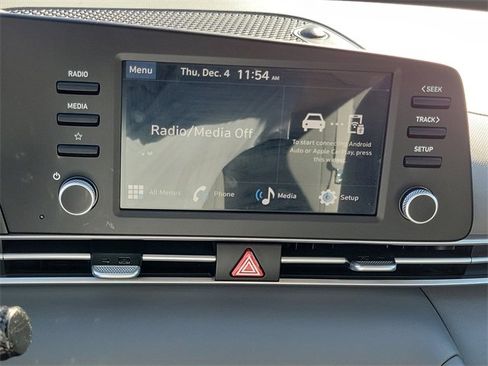 Used 2025 Hyundai Elantra SE image 8