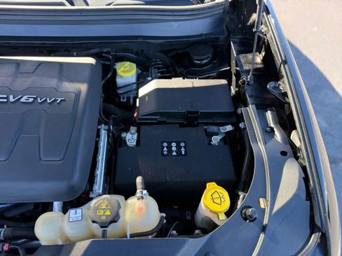 Used 2019 Jeep Cherokee Limited image 56