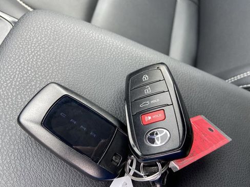 Used 2025 Toyota Camry SE image 42