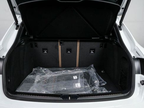 Certified 2026 Porsche Macan Turbo AWD/4WD image 31