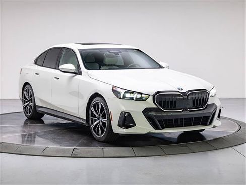 Used 2024 BMW 540i xDrive w/ Premium Package AWD/4WD image 7