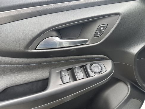 Used 2025 Buick Envista Sport Touring image 7