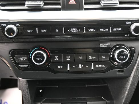 Used 2022 Kia Niro EX w/ Cold Weather Package FWD image 26