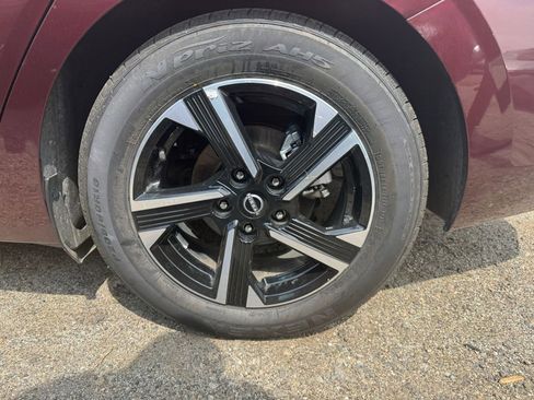 Used 2025 Nissan Sentra SV image 28