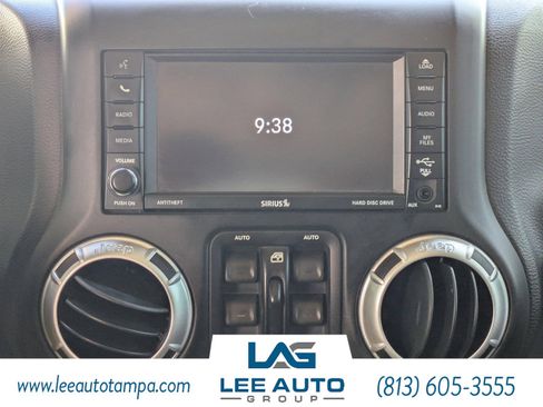 Used 2015 Jeep Wrangler Unlimited Rubicon w/ Connectivity Group image 16