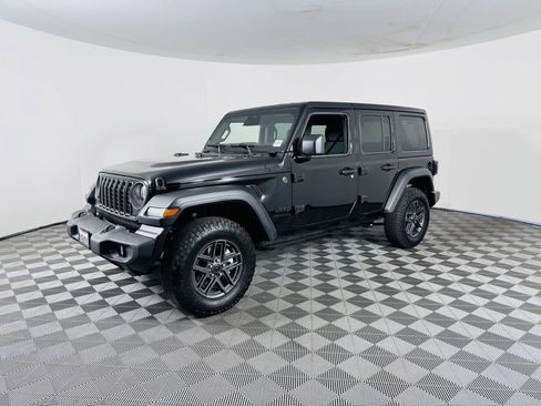 Used 2026 Jeep Wrangler Unlimited Sport AWD/4WD image 4