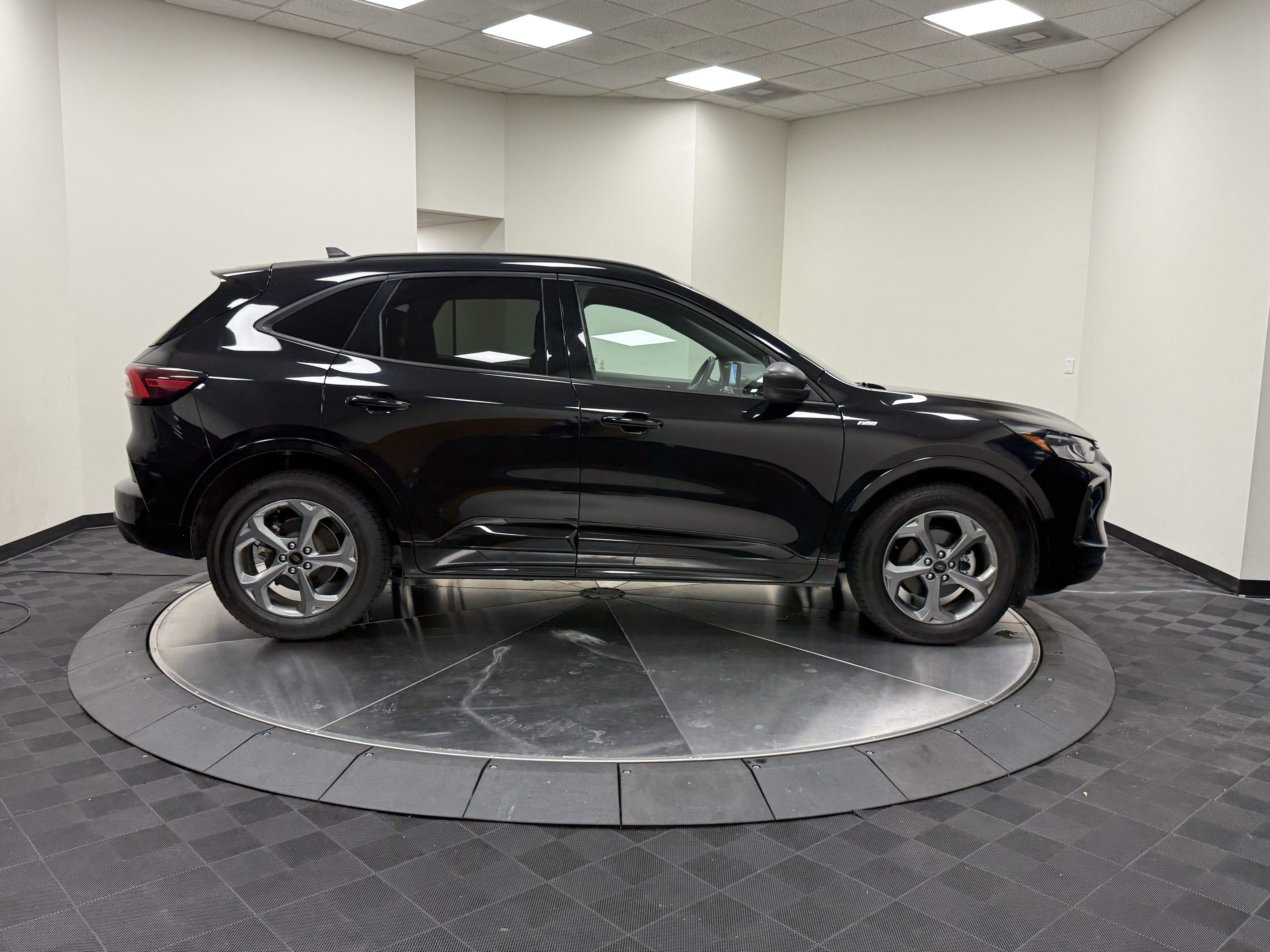 Used 2024 Ford Escape ST-Line FWD image 9