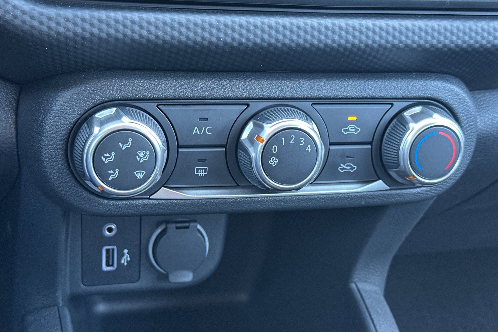 Certified 2025 Nissan Kicks Play S FWD image 35