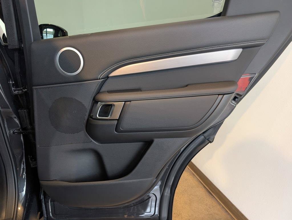 New 2026 Land Rover Discovery Limited Edition AWD/4WD image 29