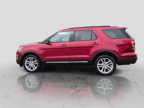 Used 2017 Ford Explorer XLT w/ Equipment Group 202A AWD/4WD image 5