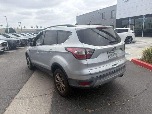 Used 2018 Ford Escape SE FWD image 10