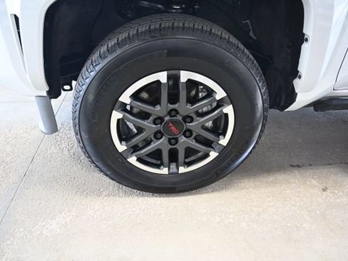 Used 2025 Toyota Tacoma TRD Sport AWD/4WD image 32