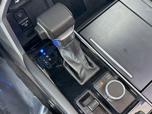 Used 2024 Toyota Tundra Platinum AWD/4WD image 19