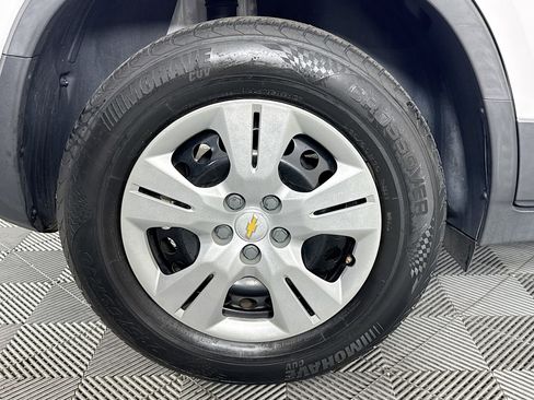 Used 2017 Chevrolet Trax LS FWD image 30