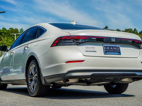 Used 2023 Honda Accord EX image 10