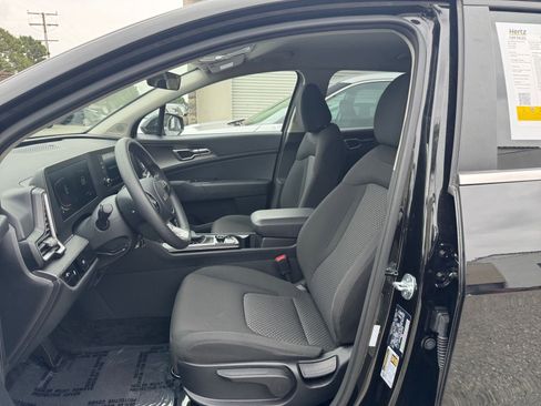 Used 2025 Kia Sportage LX image 25