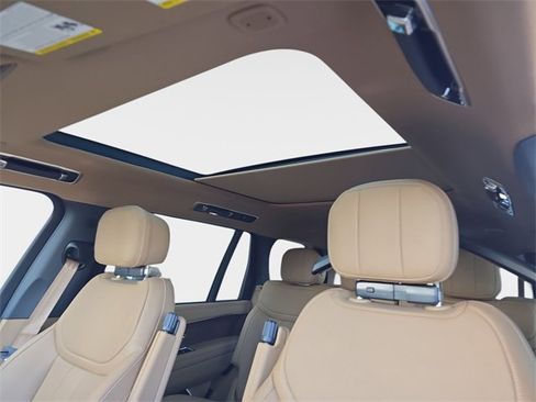 New 2026 Land Rover Range Rover Long Wheelbase SE image 17