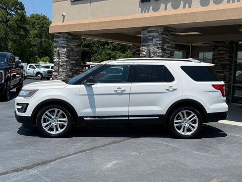 Used 2016 Ford Explorer XLT w/ Equipment Group 202A FWD image 2