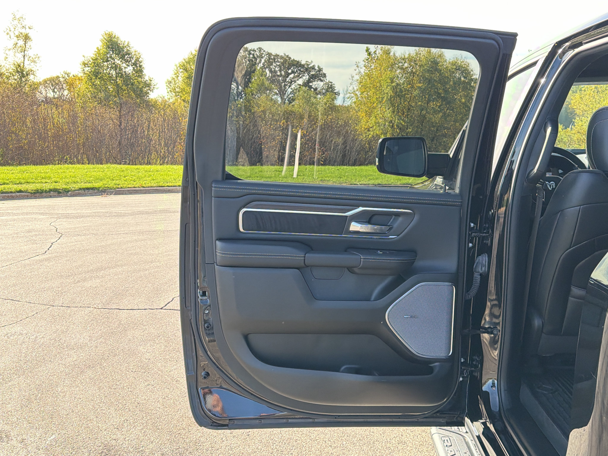 Used 2025 RAM 1500 Laramie w/ Night Edition AWD/4WD image 32
